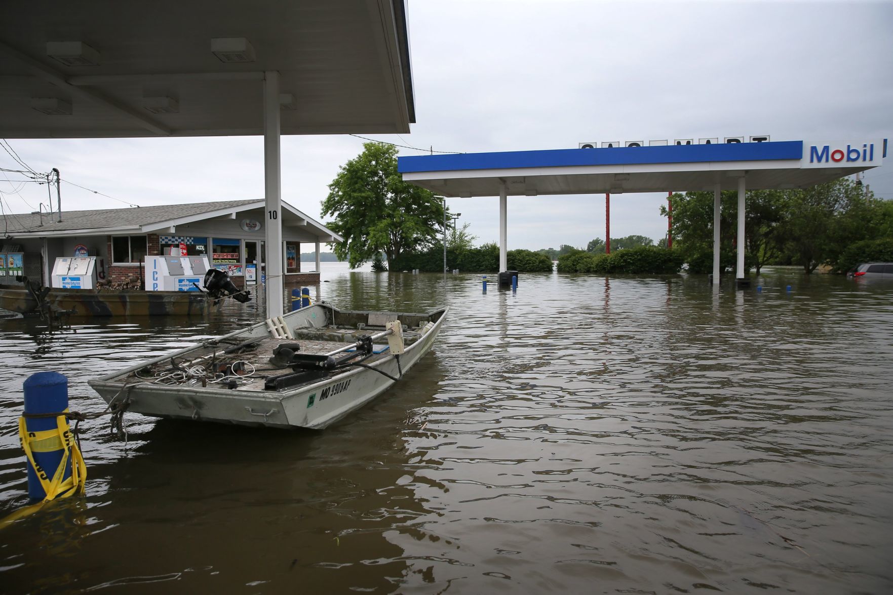 Mississippi River floodwater crests around St. Louis